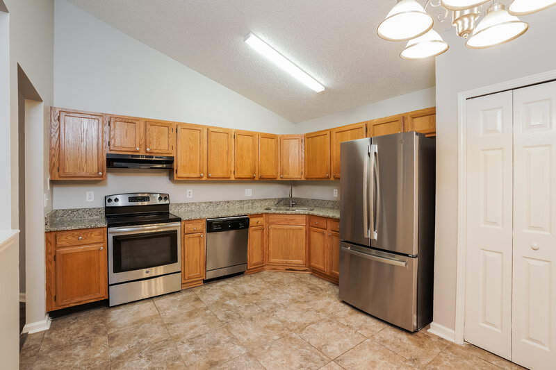 1,610/Mo, 2057 Hunters Trace Circle Middleburg, FL 32068 Kitchen View