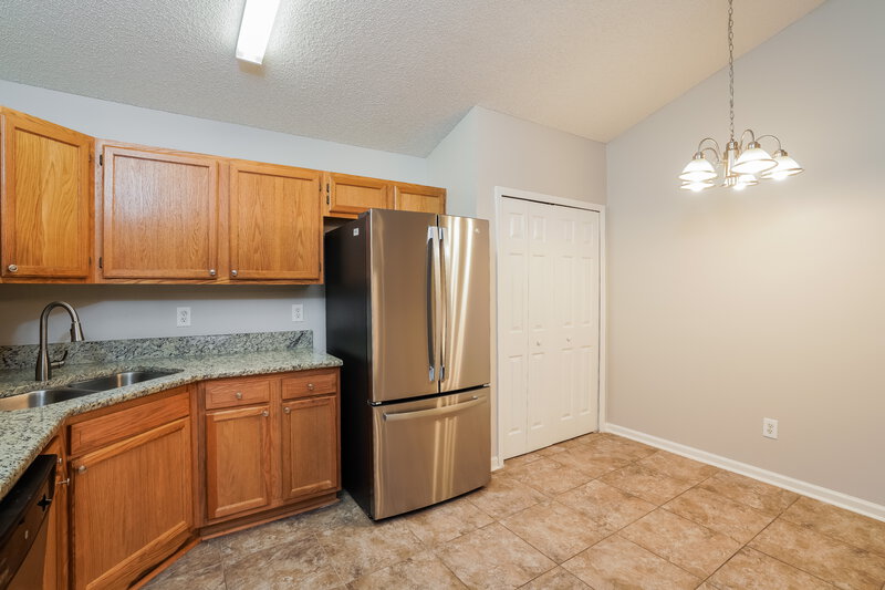 1,610/Mo, 2057 Hunters Trace Circle Middleburg, FL 32068 Kitchen View 2