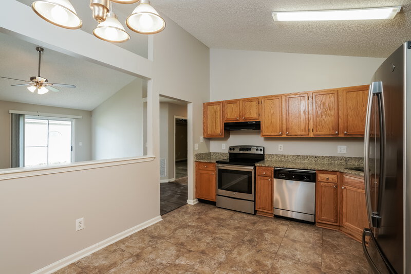 1,610/Mo, 2057 Hunters Trace Circle Middleburg, FL 32068 Kitchen View 3