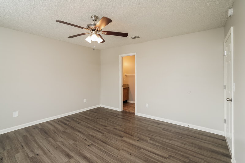 1,610/Mo, 2057 Hunters Trace Circle Middleburg, FL 32068 Main Bedroom View