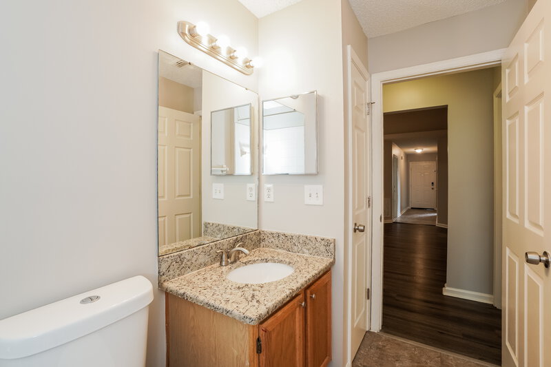 1,610/Mo, 2057 Hunters Trace Circle Middleburg, FL 32068 Main Bathroom View