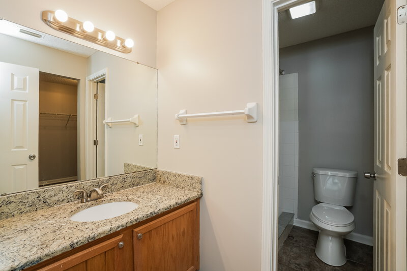 1,610/Mo, 2057 Hunters Trace Circle Middleburg, FL 32068 Bathroom View