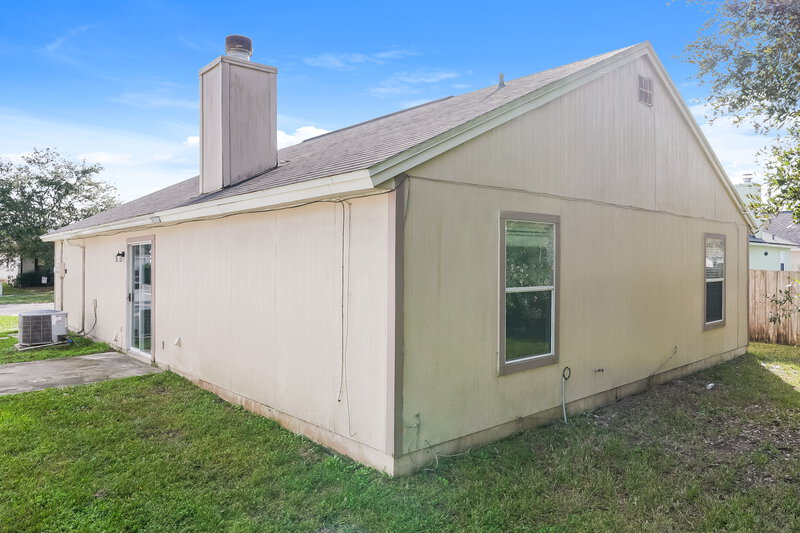 1,610/Mo, 2057 Hunters Trace Circle Middleburg, FL 32068 Rear View