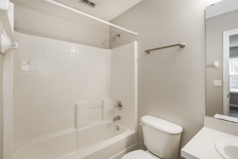 1,745/Mo, 1971 Longneedle Ln Middleburg, FL 32068 Main Bathroom View