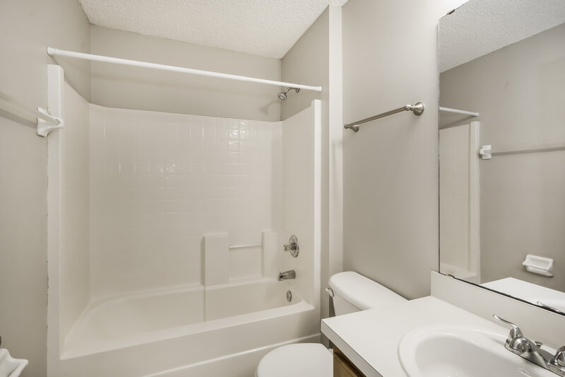 1,745/Mo, 1971 Longneedle Ln Middleburg, FL 32068 Bathroom View