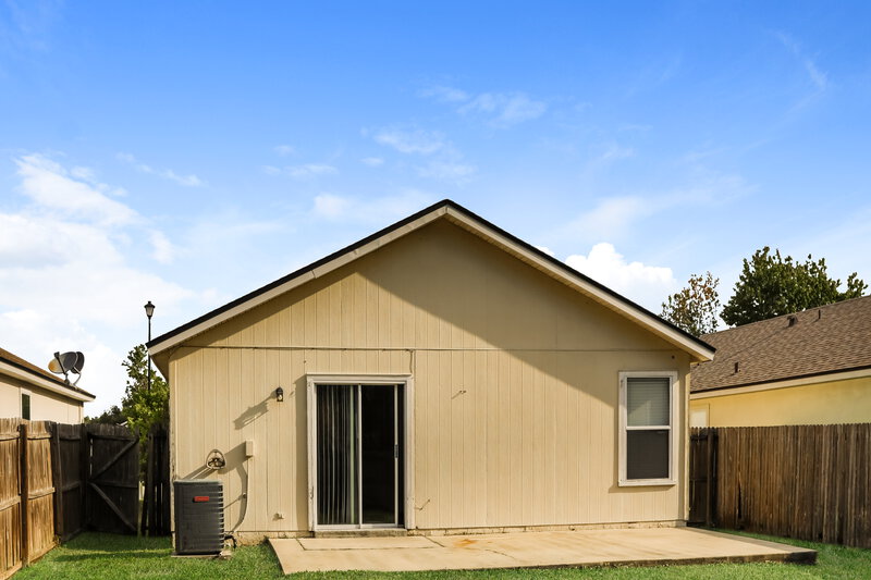 1,745/Mo, 1971 Longneedle Ln Middleburg, FL 32068 Rear View