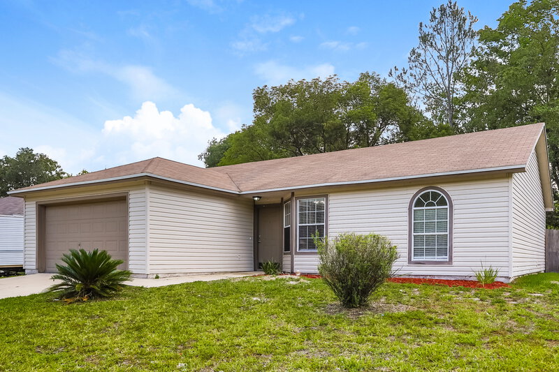 2,310/Mo, 1615 Twin Oak Ln Middleburg, FL 32068 Front View