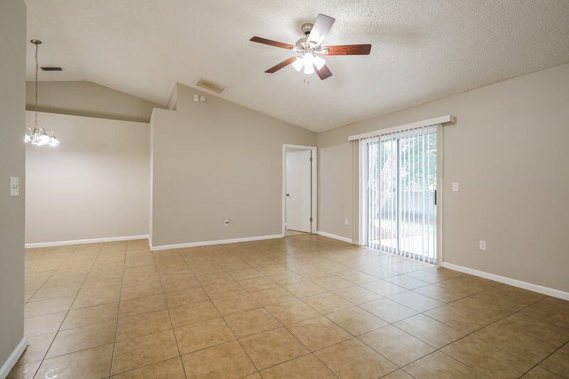 2,310/Mo, 1615 Twin Oak Ln Middleburg, FL 32068 Living Room View