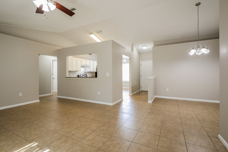 2,310/Mo, 1615 Twin Oak Ln Middleburg, FL 32068 Living Room View 2