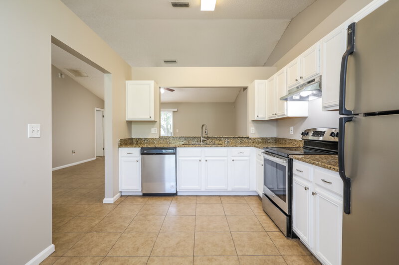2,310/Mo, 1615 Twin Oak Ln Middleburg, FL 32068 Kitchen View