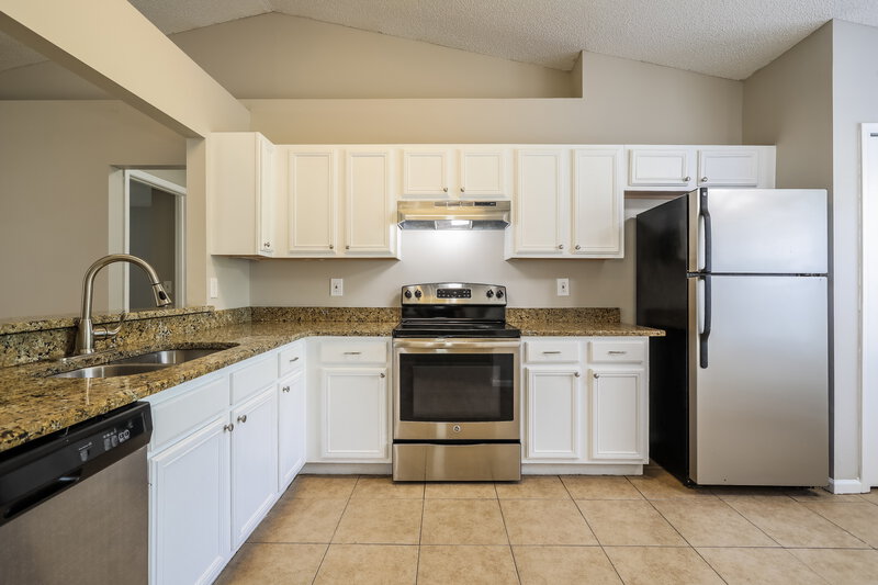 2,310/Mo, 1615 Twin Oak Ln Middleburg, FL 32068 Kitchen View 2
