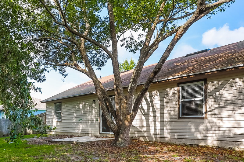 2,310/Mo, 1615 Twin Oak Ln Middleburg, FL 32068 Rear View