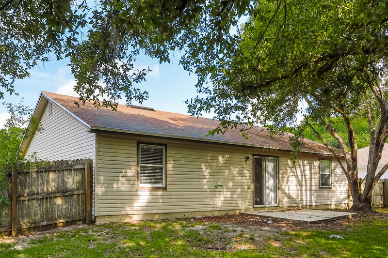 2,310/Mo, 1615 Twin Oak Ln Middleburg, FL 32068 Rear View 2