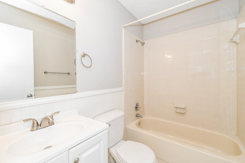 1,655/Mo, 647 Charles Carroll St Orange Park, FL 32073 Bathroom View