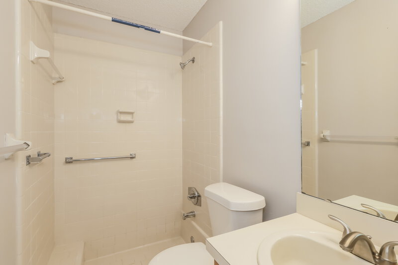 1,655/Mo, 647 Charles Carroll St Orange Park, FL 32073 Bathroom View 2