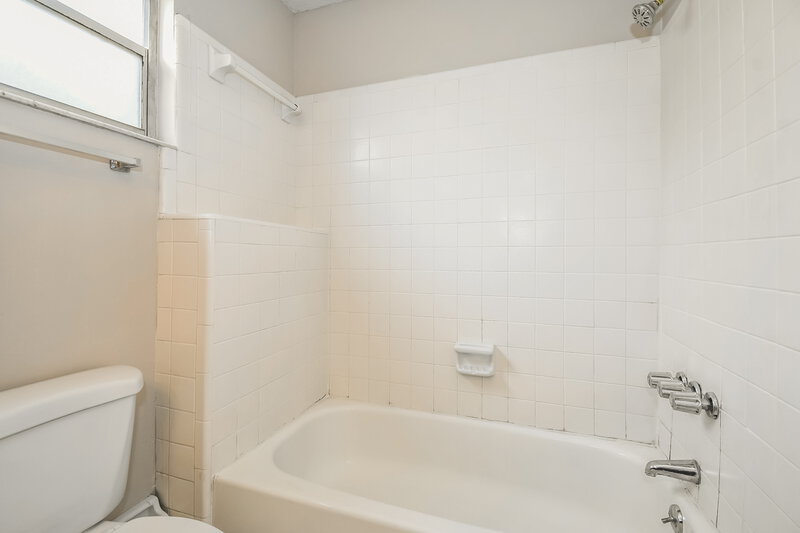 1,545/Mo, 4643 Ramona Blvd Jacksonville, FL 32205 Bathroom View 2