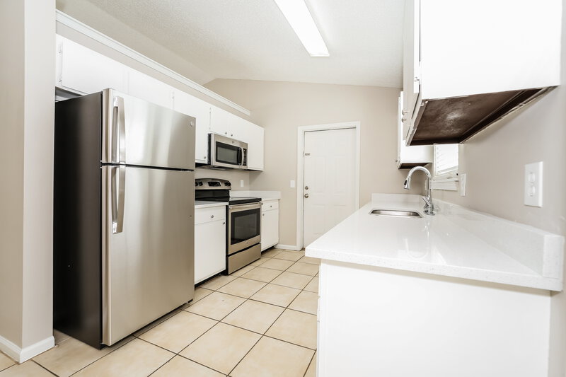2,210/Mo, 4009 Bryant Glen Ave Jacksonville, FL 32208 Kitchen View