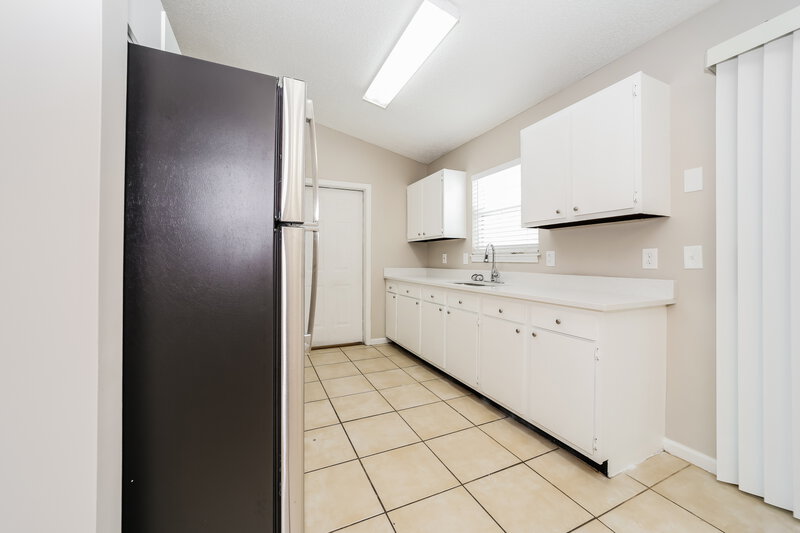 2,210/Mo, 4009 Bryant Glen Ave Jacksonville, FL 32208 Kitchen View 2