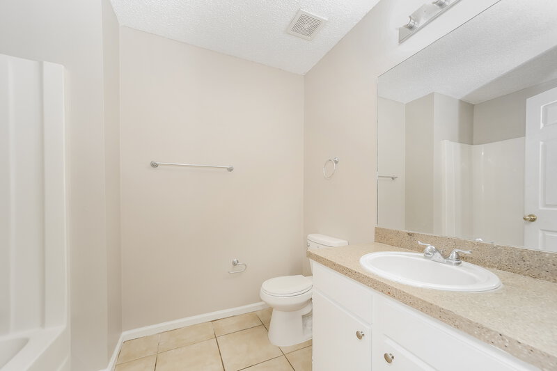 2,210/Mo, 4009 Bryant Glen Ave Jacksonville, FL 32208 Bathroom View