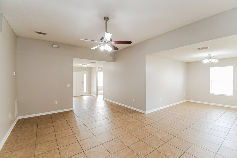 1,700/Mo, 8445 Oden Ave Jacksonville, FL 32216 Living Room View