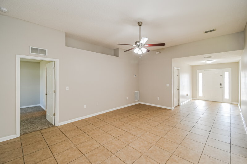 1,700/Mo, 8445 Oden Ave Jacksonville, FL 32216 Living Room View 3
