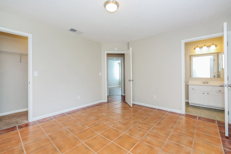 1,475/Mo, 10656 Northwyck Dr Jacksonville, FL 32218 Main Bedroom View 2