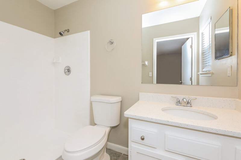 1,475/Mo, 10656 Northwyck Dr Jacksonville, FL 32218 Main Bathroom View
