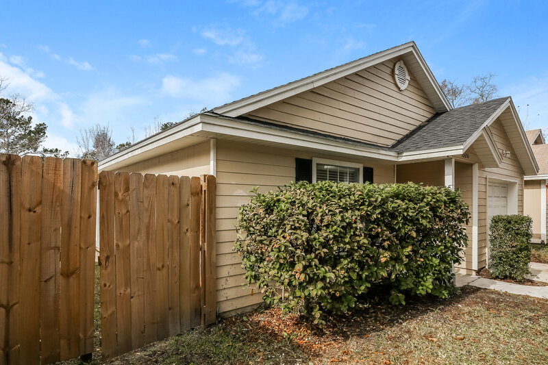 1,475/Mo, 10656 Northwyck Dr Jacksonville, FL 32218 Rear View