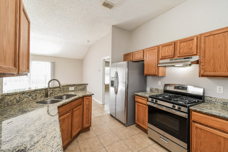 1,775/Mo, 4344 Marsh Hawk Dr S Jacksonville, FL 32218 Kitchen View 2