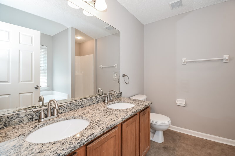 1,630/Mo, 6918 S Recreation Trail Jacksonville, FL 32244 Main Bathroom View