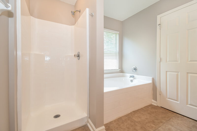 1,630/Mo, 6918 S Recreation Trail Jacksonville, FL 32244 Main Bathroom View 2