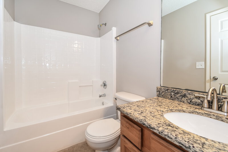 1,630/Mo, 6918 S Recreation Trail Jacksonville, FL 32244 Bathroom View