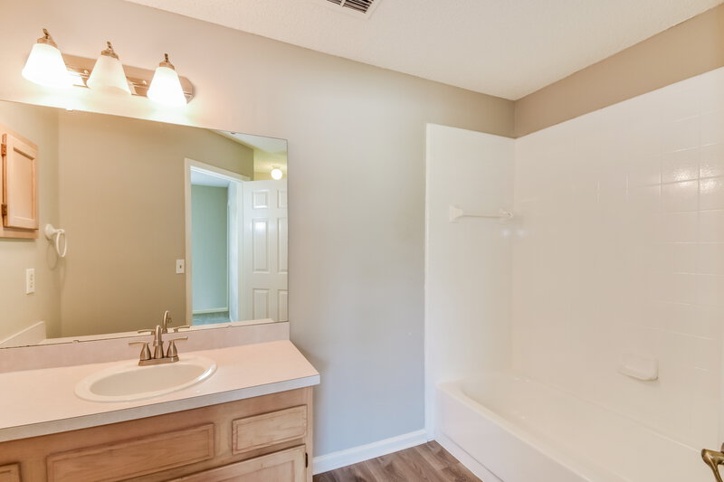 2,570/Mo, 8274 Creek Hollow Ct Jacksonville, FL 32244 Main Bathroom View