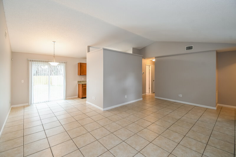 1,700/Mo, 5159 Beige St Jacksonville, FL 32258 Living Room View 2