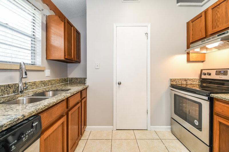 1,700/Mo, 5159 Beige St Jacksonville, FL 32258 Kitchen View