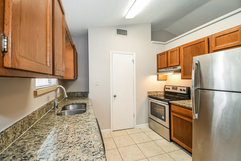 1,700/Mo, 5159 Beige St Jacksonville, FL 32258 Kitchen View 2