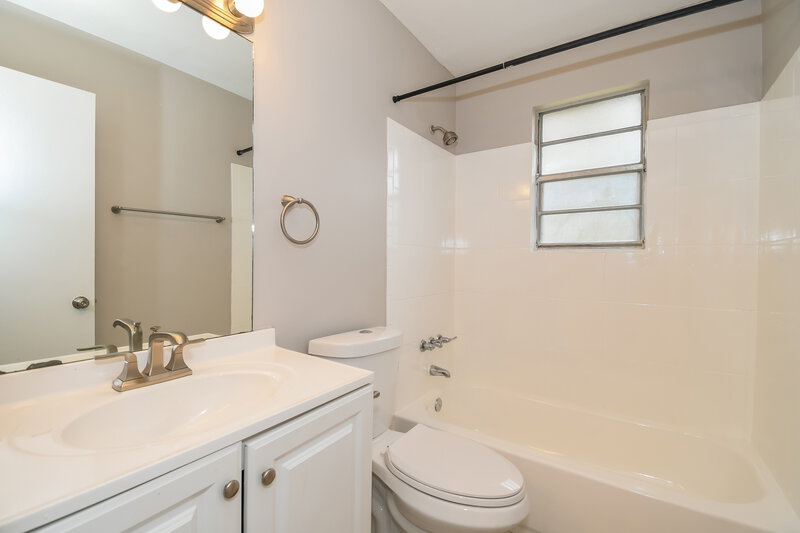 1,700/Mo, 5159 Beige St Jacksonville, FL 32258 Bathroom View