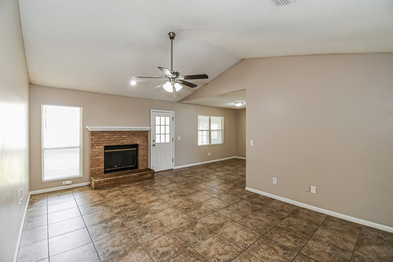 1,825/Mo, 8244 Sawmill Creek Dr Jacksonville, FL 32244 Living Room View