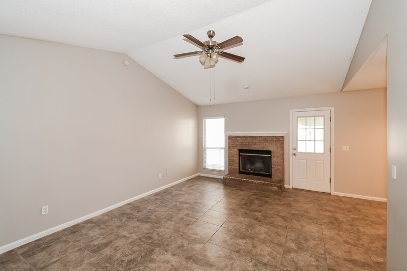1,770/Mo, 8244 Sawmill Creek Dr Jacksonville, FL 32244 Living Room View 2