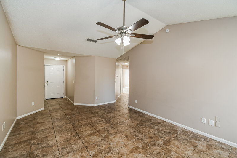 1,825/Mo, 8244 Sawmill Creek Dr Jacksonville, FL 32244 Living Room View 2
