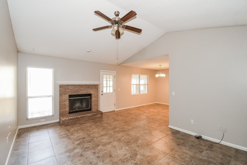 1,770/Mo, 8244 Sawmill Creek Dr Jacksonville, FL 32244 Living Room View 3
