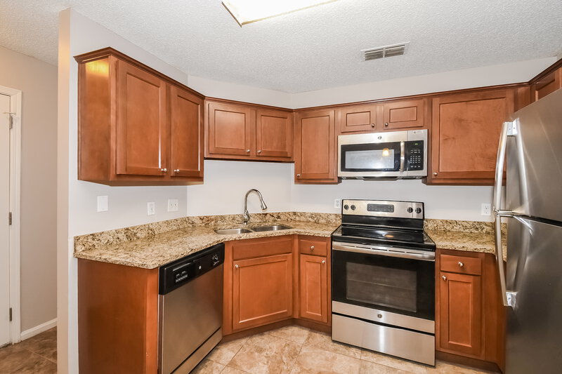 1,770/Mo, 8244 Sawmill Creek Dr Jacksonville, FL 32244 Kitchen View
