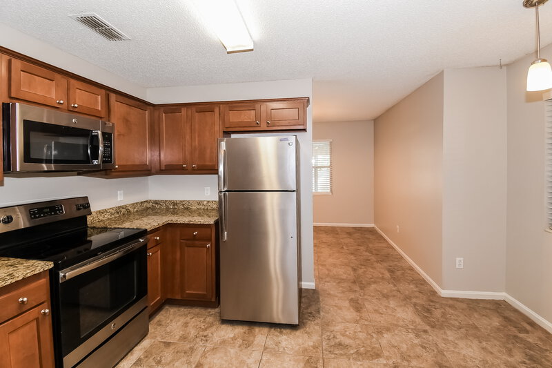 1,770/Mo, 8244 Sawmill Creek Dr Jacksonville, FL 32244 Kitchen View 3
