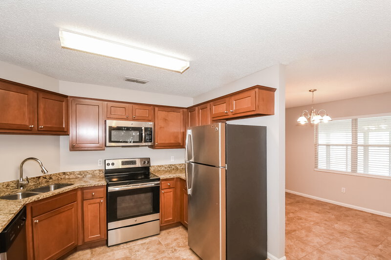 1,770/Mo, 8244 Sawmill Creek Dr Jacksonville, FL 32244 Kitchen View 4
