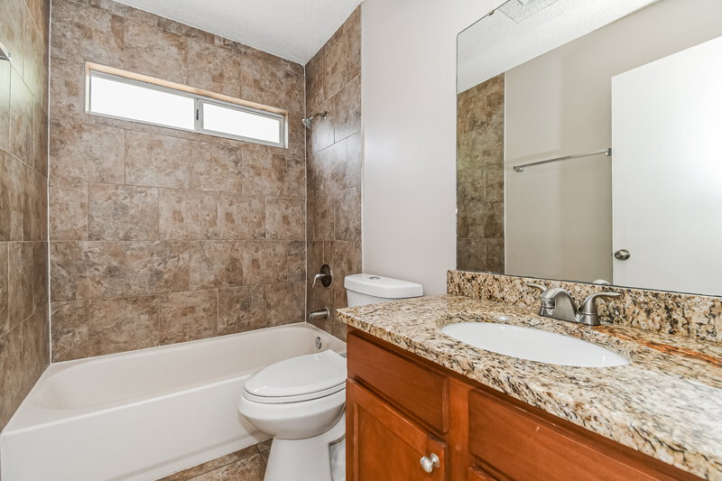 1,825/Mo, 8244 Sawmill Creek Dr Jacksonville, FL 32244 Bathroom View
