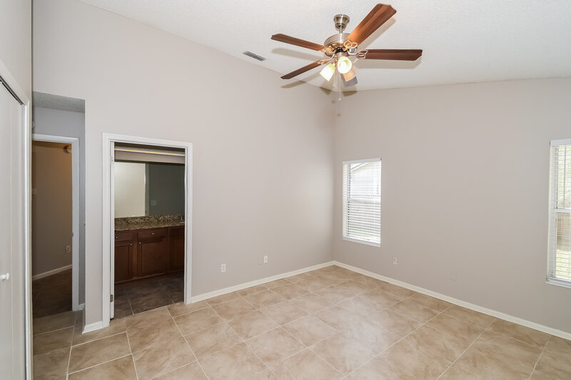 1,770/Mo, 8244 Sawmill Creek Dr Jacksonville, FL 32244 Master Bedroom View 4