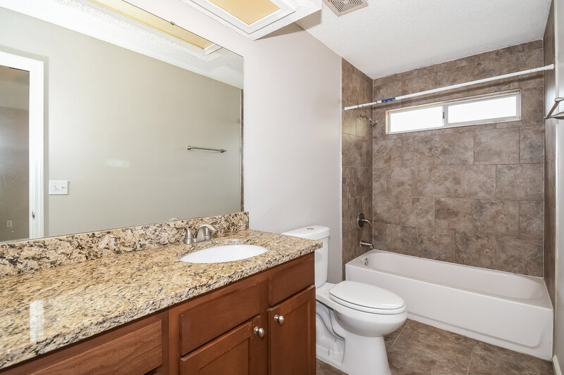 1,770/Mo, 8244 Sawmill Creek Dr Jacksonville, FL 32244 Master Bathroom View
