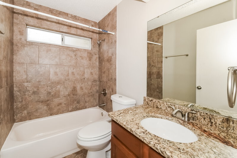 1,770/Mo, 8244 Sawmill Creek Dr Jacksonville, FL 32244 Bathroom View