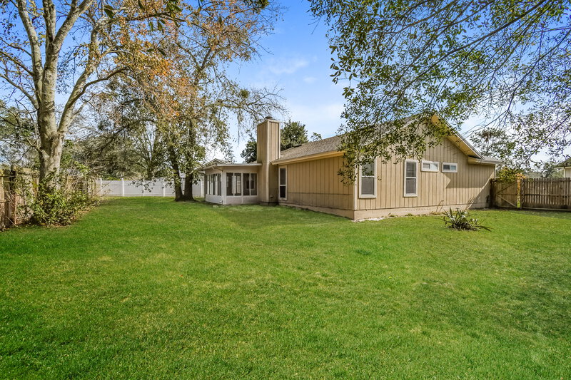 1,770/Mo, 8244 Sawmill Creek Dr Jacksonville, FL 32244 Rear View