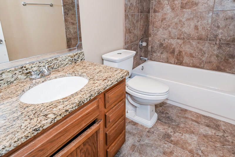 2,000/Mo, 1364 Trotters Walk Way Jacksonville, FL 32225 Main Bathroom View